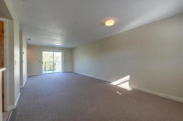 a view of empty room with window