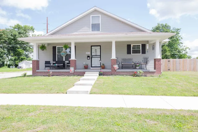 $275,000 | 302 East Tennessee Street, Evansville, IN 47711