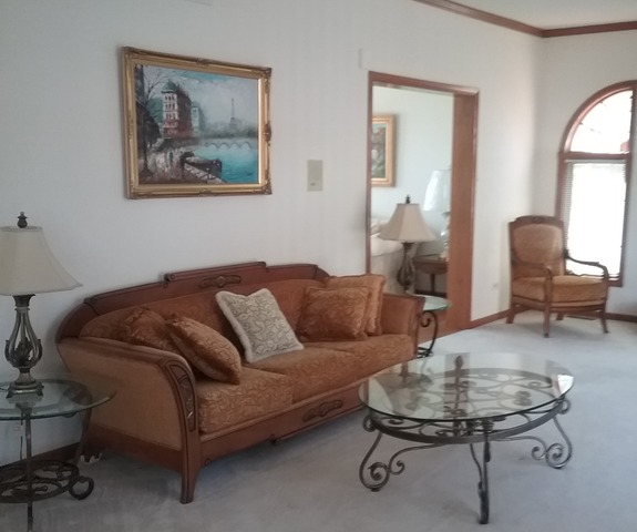 1211 Aspen Way Addison, IL 60101 - Photo 6 of 25 a living room with furniture