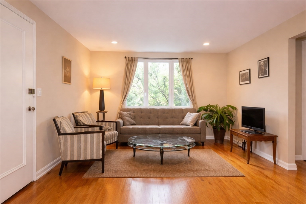 140 Beaconsfield Road, Unit 3 Brookline, MA 02445 - Photo 7 of 9
