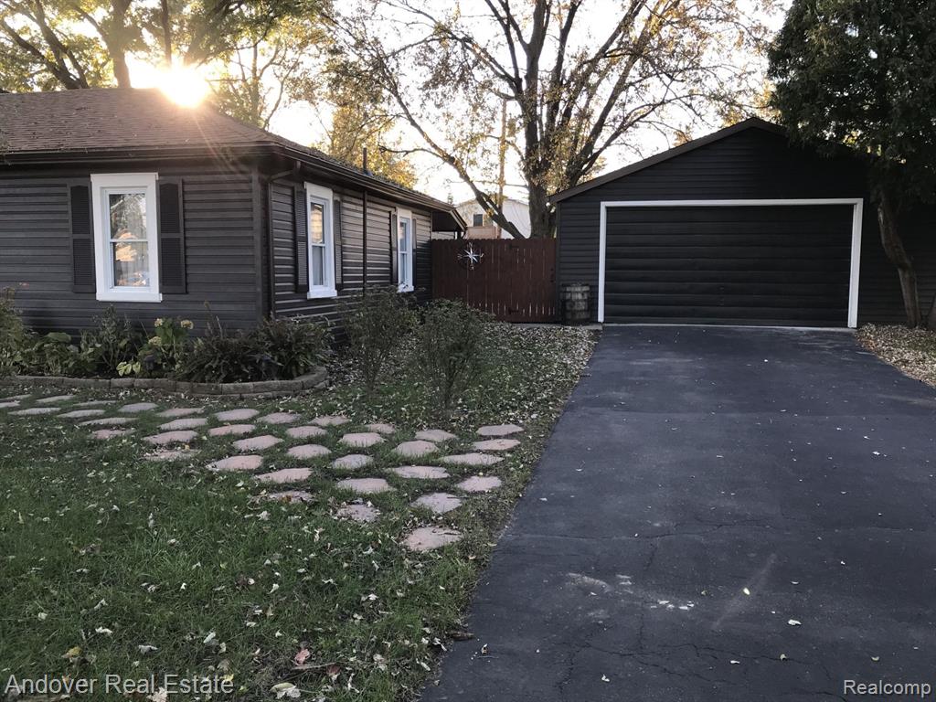 2832 Harrison Avenue Rochester Hills, MI 48307 - Photo 3 of 43