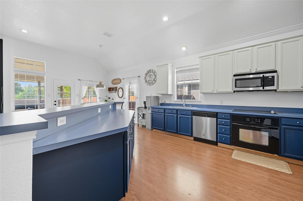 646 Huntington Lane Allen, TX 75002 - Photo 12 of 33 a kitchen with stainless steel appliances granite countertop a sink stove and microwave