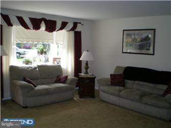 3 Austin Road Yardley, PA 19067 - Photo 2 of 12 Living Room