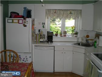 3 Austin Road Yardley, PA 19067 - Photo 4 of 12 Kitchen