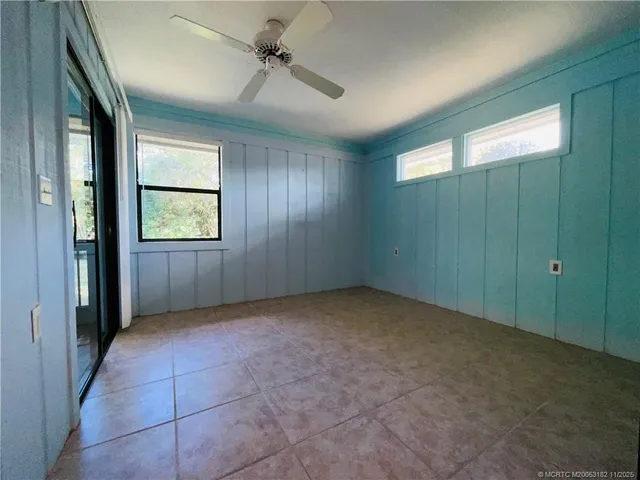 en empty room with windows and closet