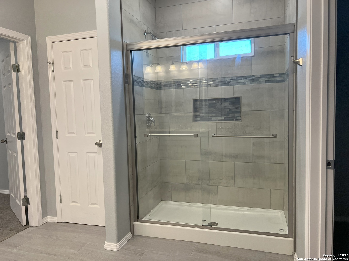 141 Wright Cove Cibolo, TX 78108 - Photo 23 of 35 a bathroom with a glass shower door