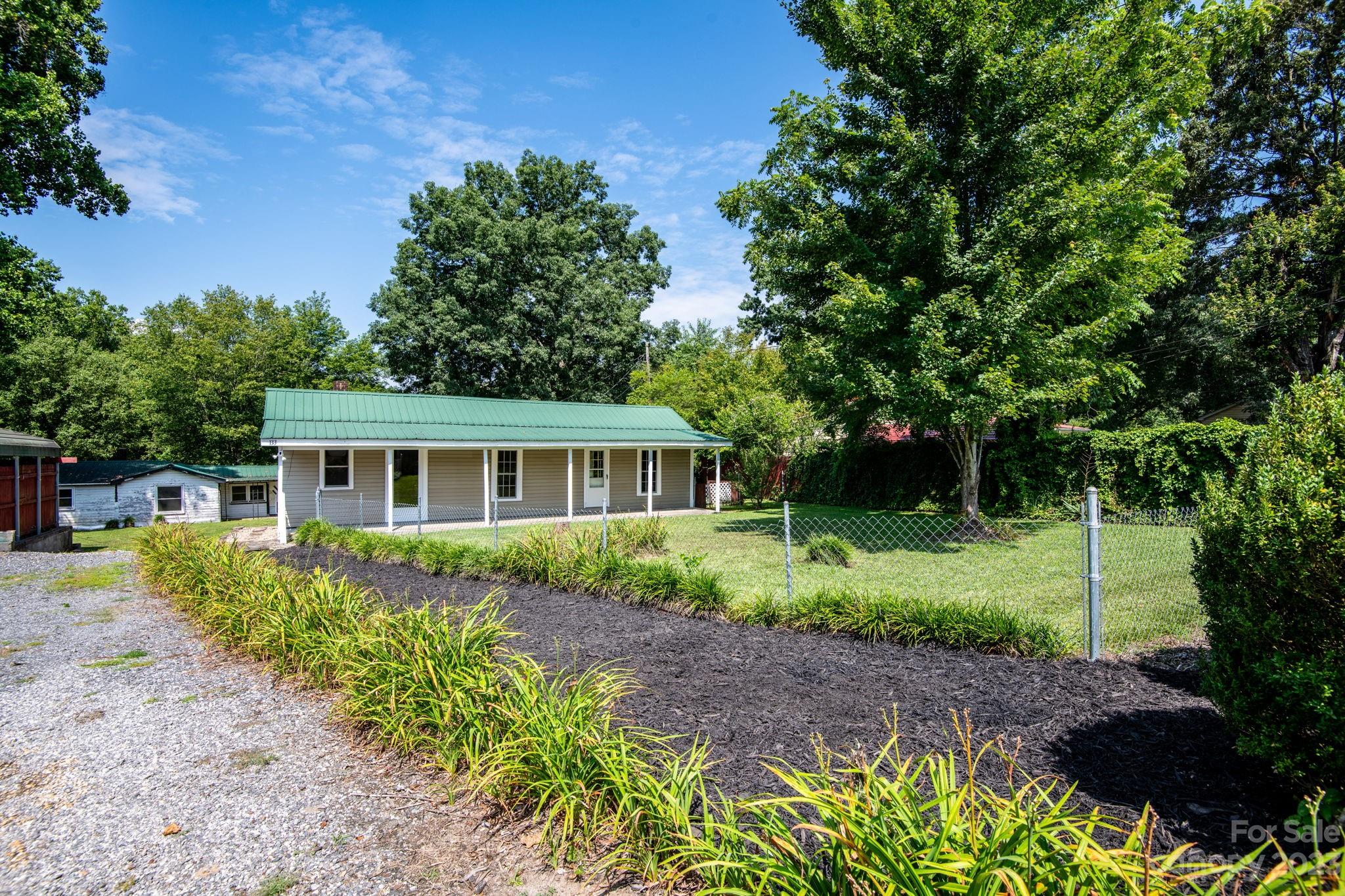 133 Cape Hickory Road Hickory, NC 28601 - Photo 1 of 41 Gallery Image 1