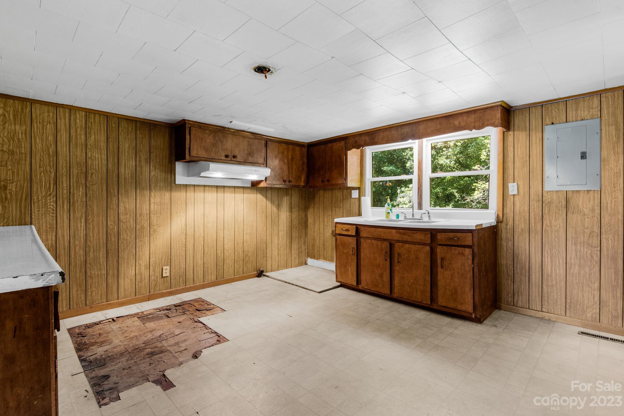 133 Cape Hickory Road Hickory, NC 28601 - Photo 24 of 41 Gallery Image 24