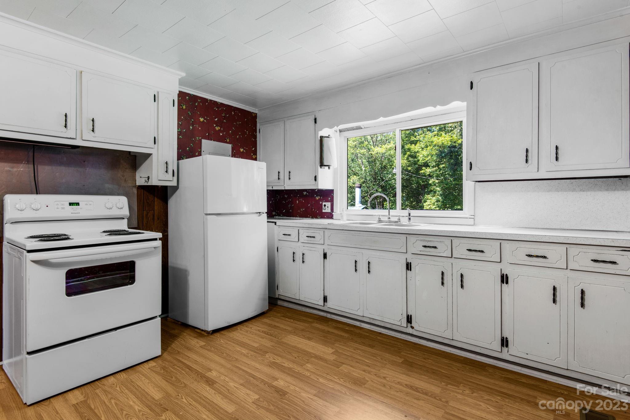 133 Cape Hickory Road Hickory, NC 28601 - Photo 8 of 41 Gallery Image 8
