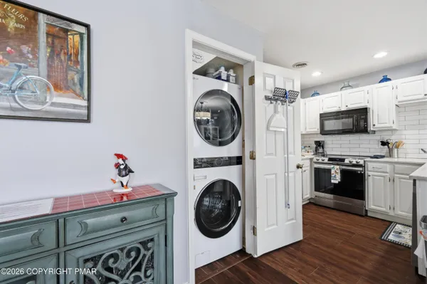 $385,000 | 136 Laurelwood Drive, Lake Harmony, PA 18624