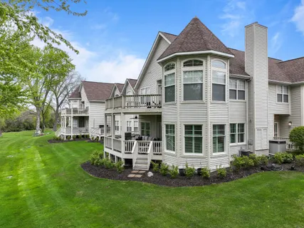 $995,000 | 401 Abbey Ridge Court, Fontana, WI 53125