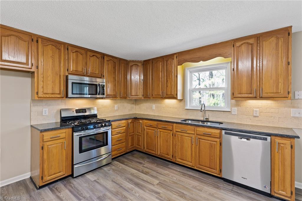 633 Ritters Lake Road Greensboro, NC 27406 - Photo 11 of 30 Gallery Image 11