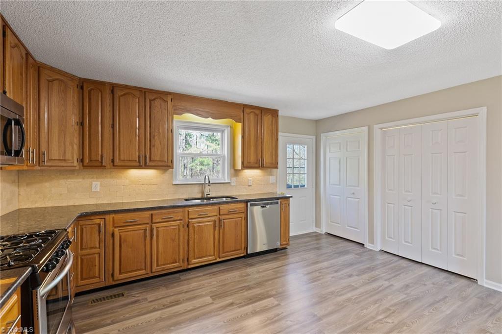 633 Ritters Lake Road Greensboro, NC 27406 - Photo 13 of 30 Gallery Image 13