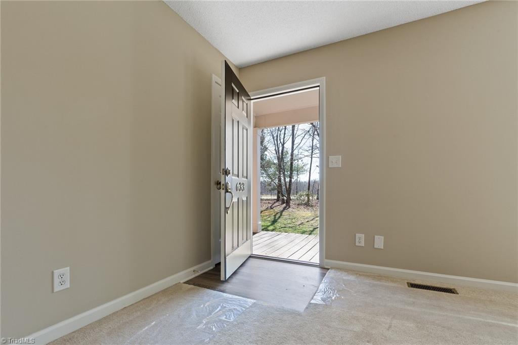 633 Ritters Lake Road Greensboro, NC 27406 - Photo 5 of 30 Gallery Image 5