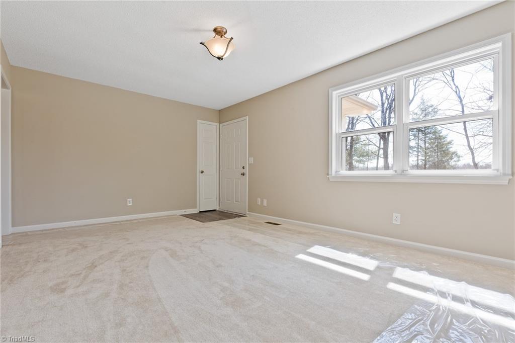 633 Ritters Lake Road Greensboro, NC 27406 - Photo 6 of 30 Gallery Image 6