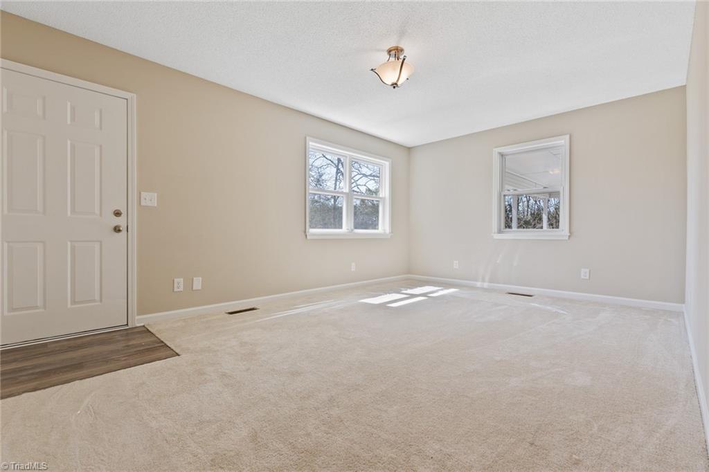 633 Ritters Lake Road Greensboro, NC 27406 - Photo 7 of 30 Gallery Image 7