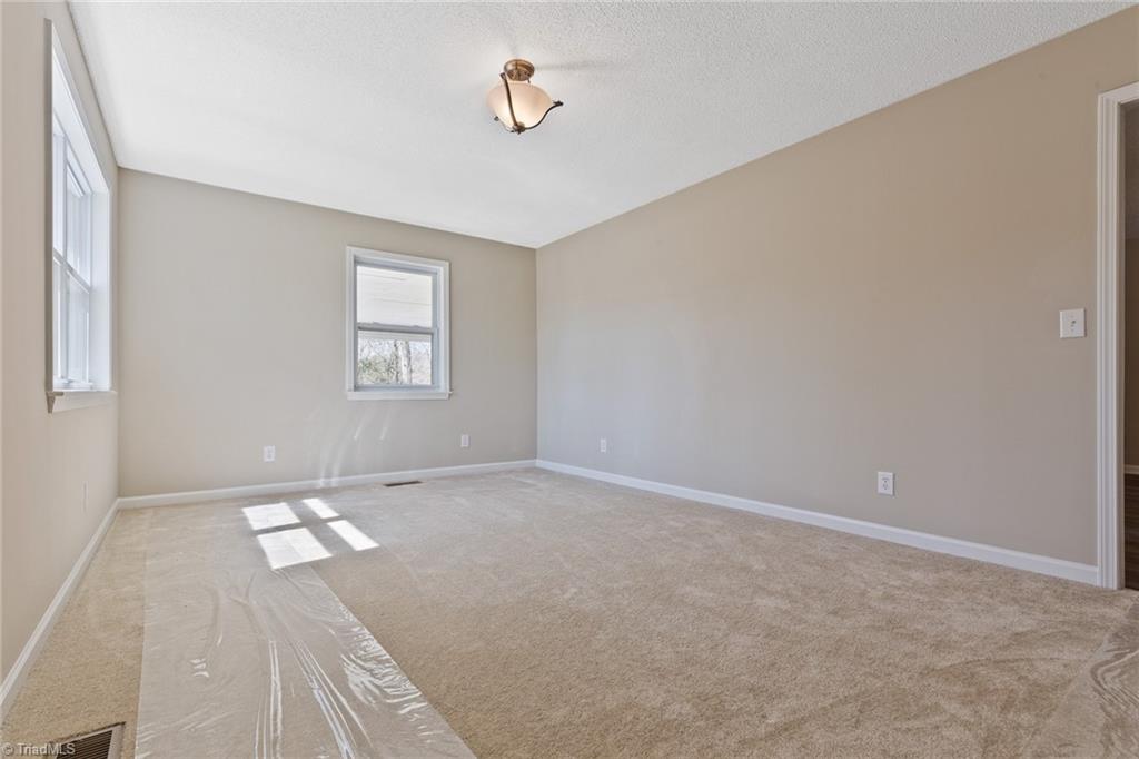 633 Ritters Lake Road Greensboro, NC 27406 - Photo 8 of 30 Gallery Image 8