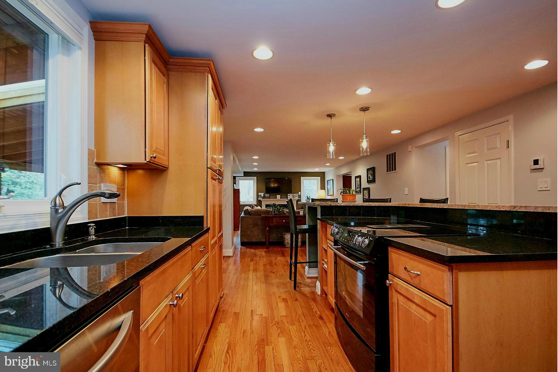 11224 Handlebar Road Reston, VA 20191 - Photo 7 of 30 Kitchen