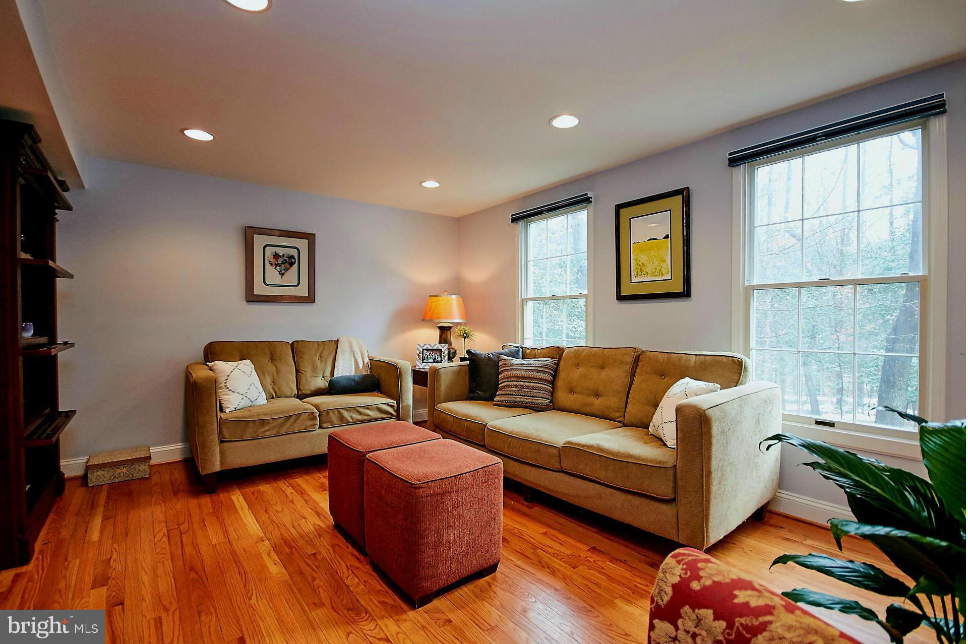 11224 Handlebar Road Reston, VA 20191 - Photo 9 of 30 Living Room