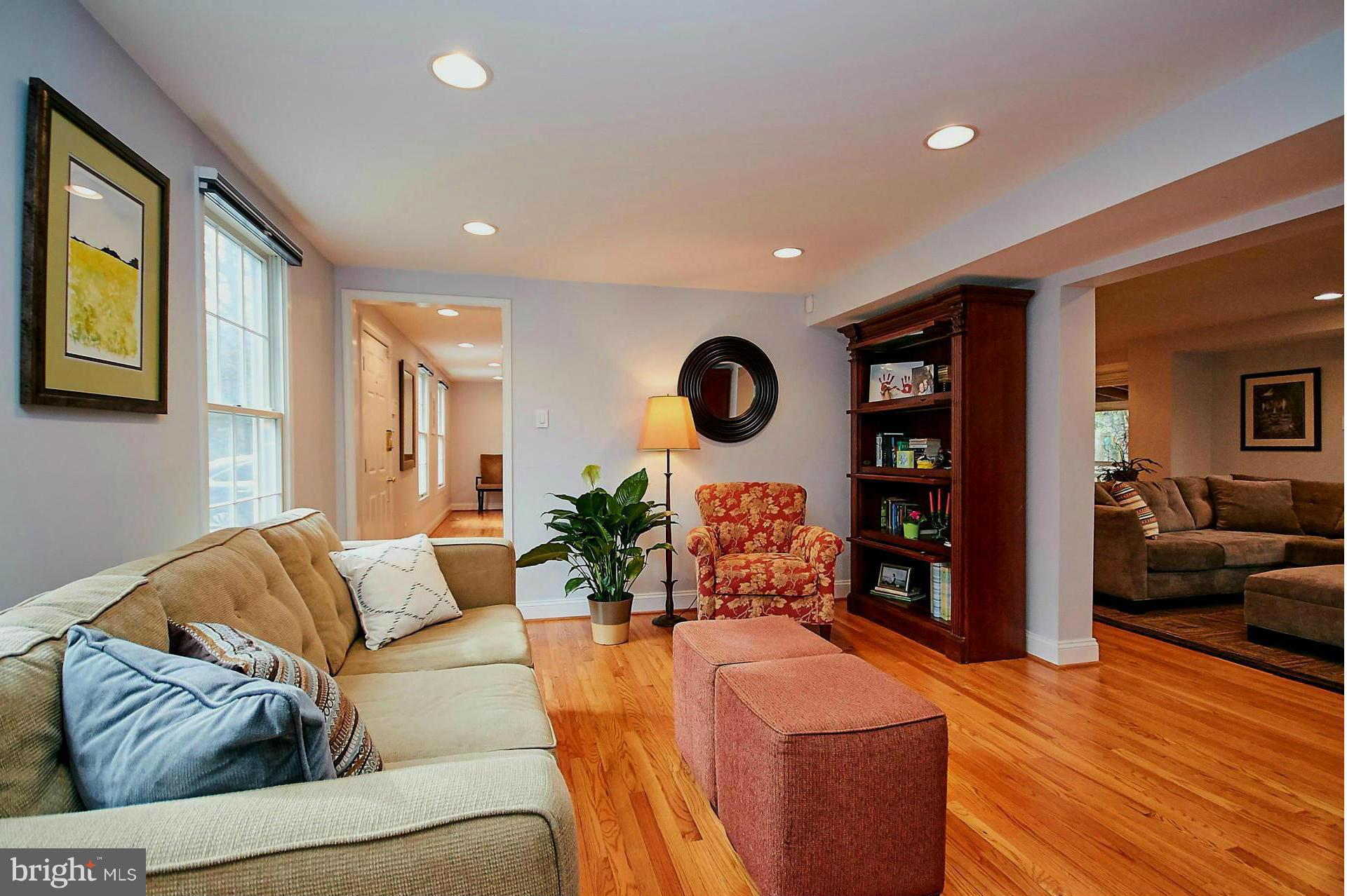 11224 Handlebar Road Reston, VA 20191 - Photo 10 of 30 Living Room