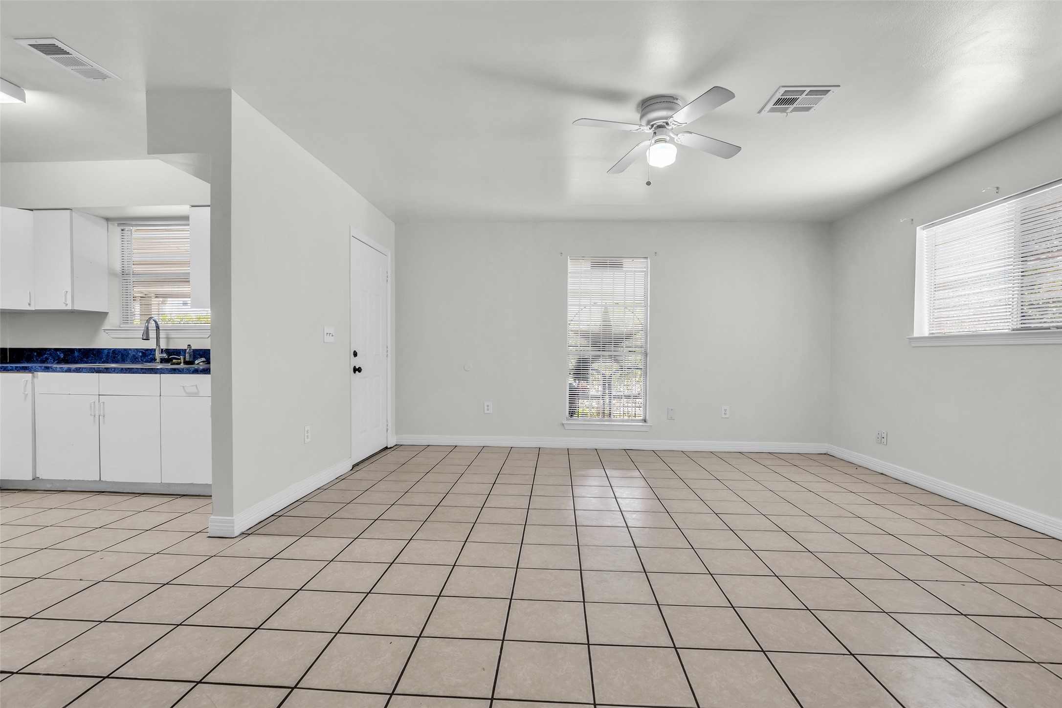 809 Brooks Street Houston, TX 77009 - Photo 7 of 19 Gallery Image 7