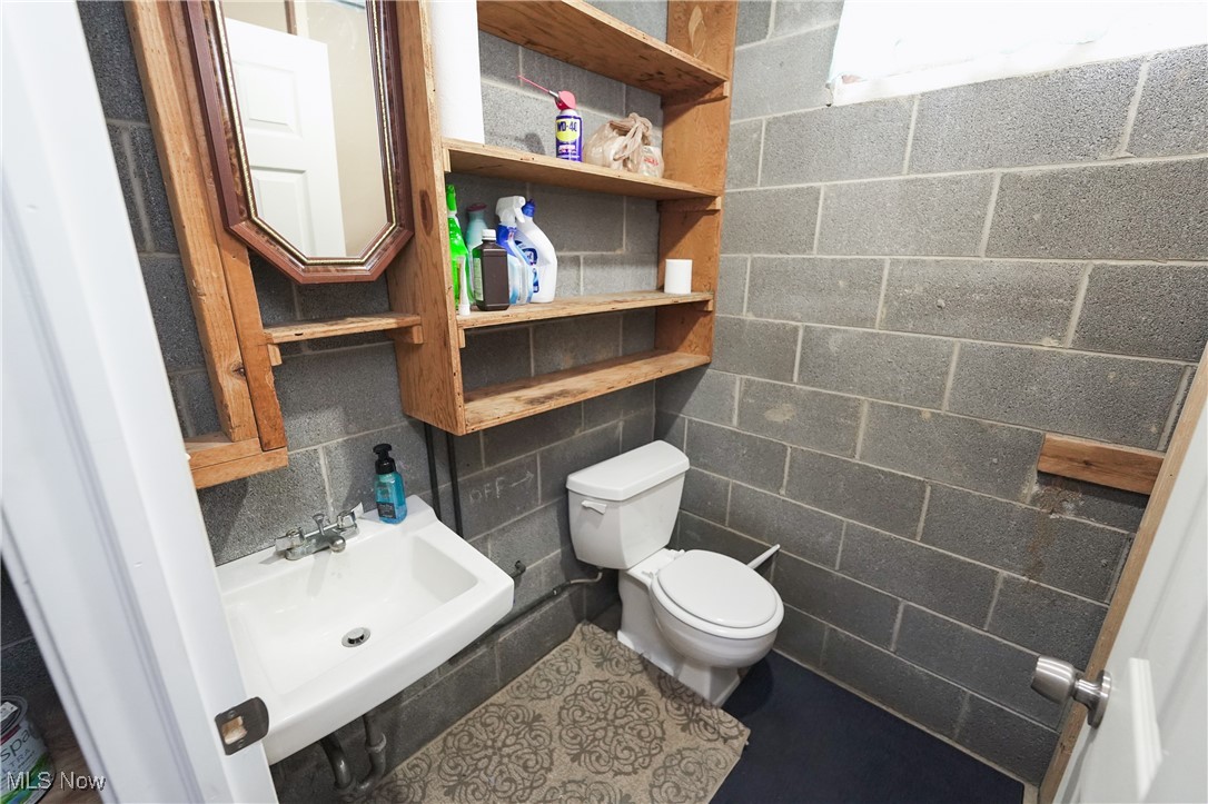 2674 Smith Road Fairlawn, OH 44333 - Photo 27 of 31 Bathroom featuring a sink and toilet