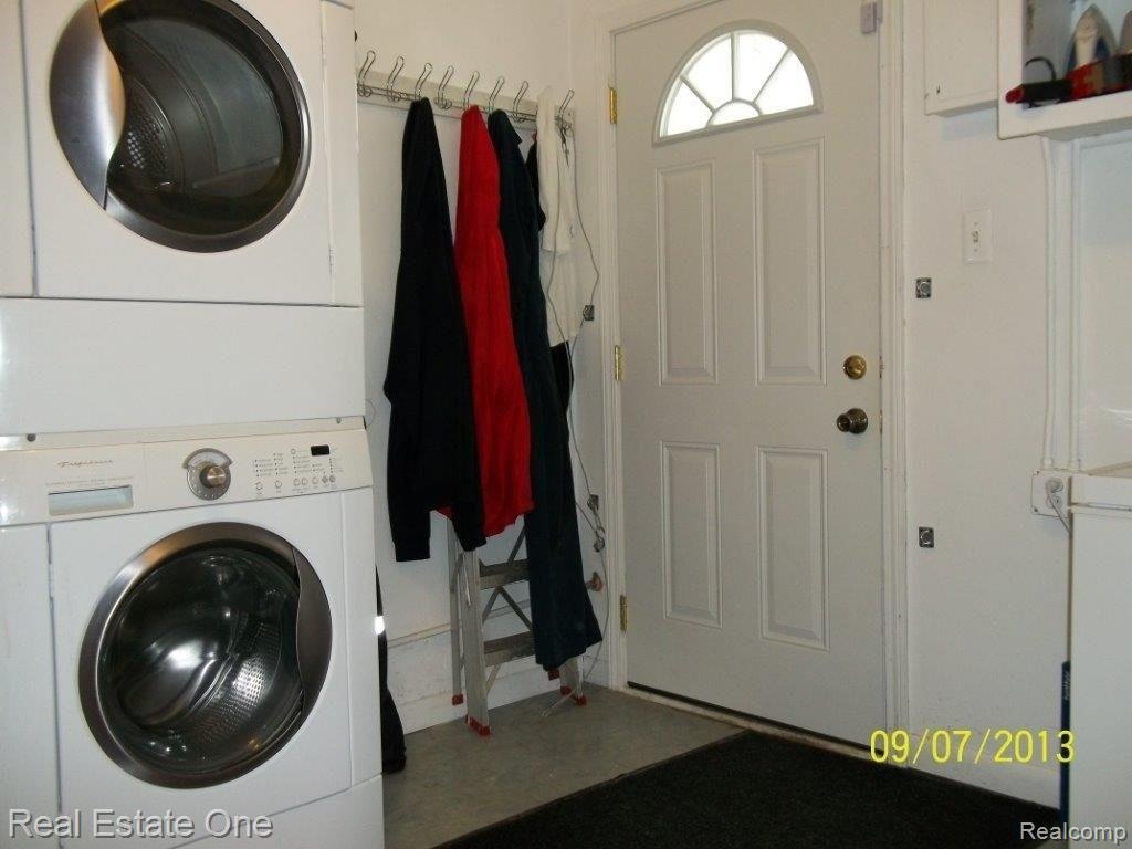 19521 Midway Road Southfield, MI 48075 - Photo 24 of 32 100_0213.jpg