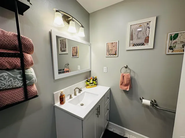 $172,900 | 201 Southwest 3rd Street, Washington, IN 47501