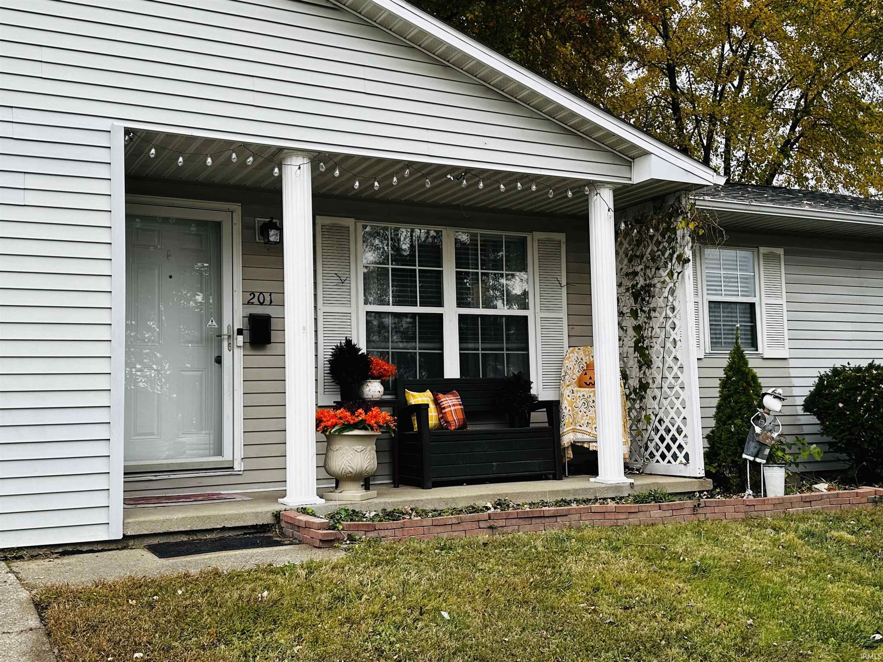 201 Southwest 3rd Street Washington, IN 47501 - Photo 2 of 27