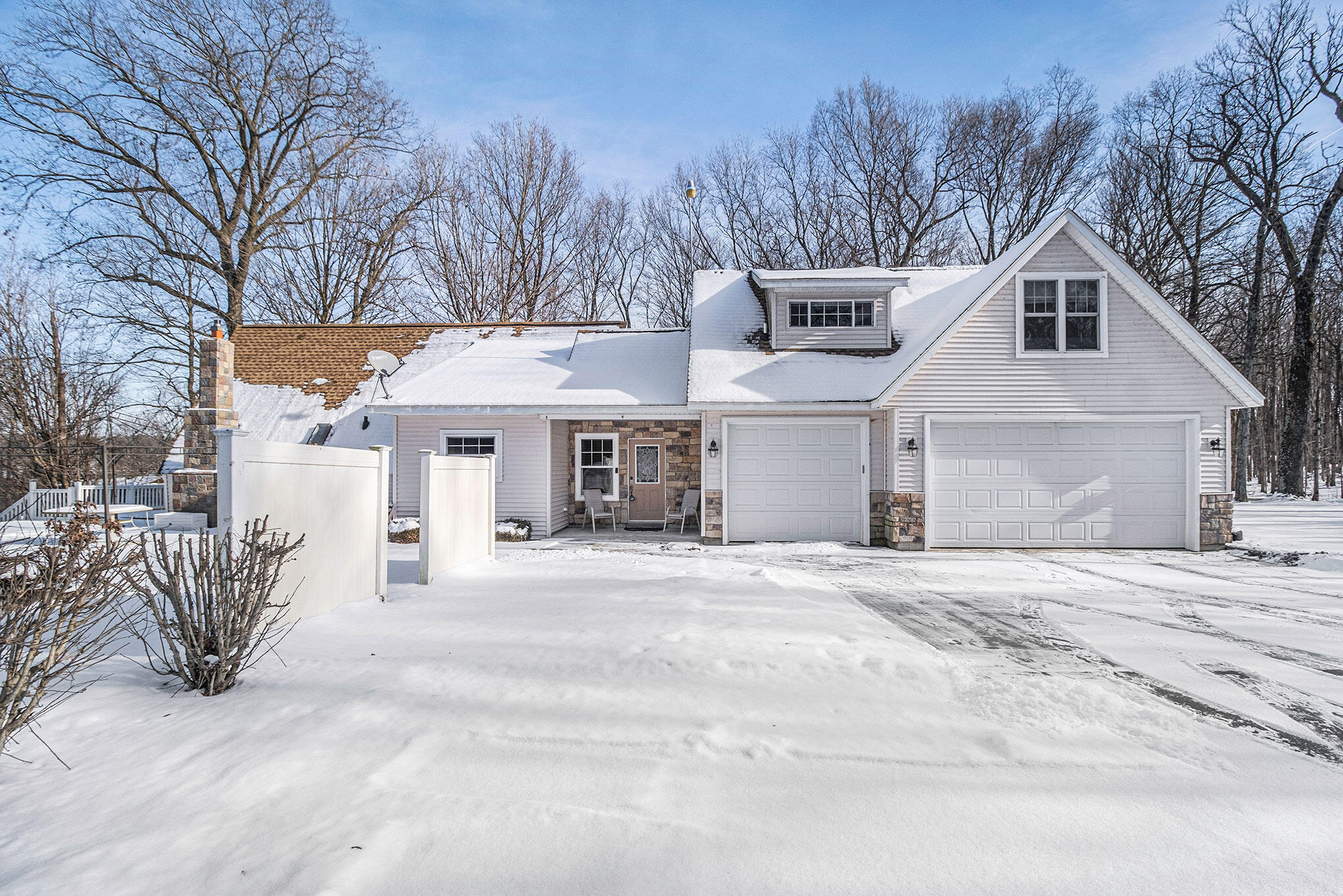 11032 Corey Lake Road Three Rivers, MI 49093 - Photo 34 of 40 Garage view