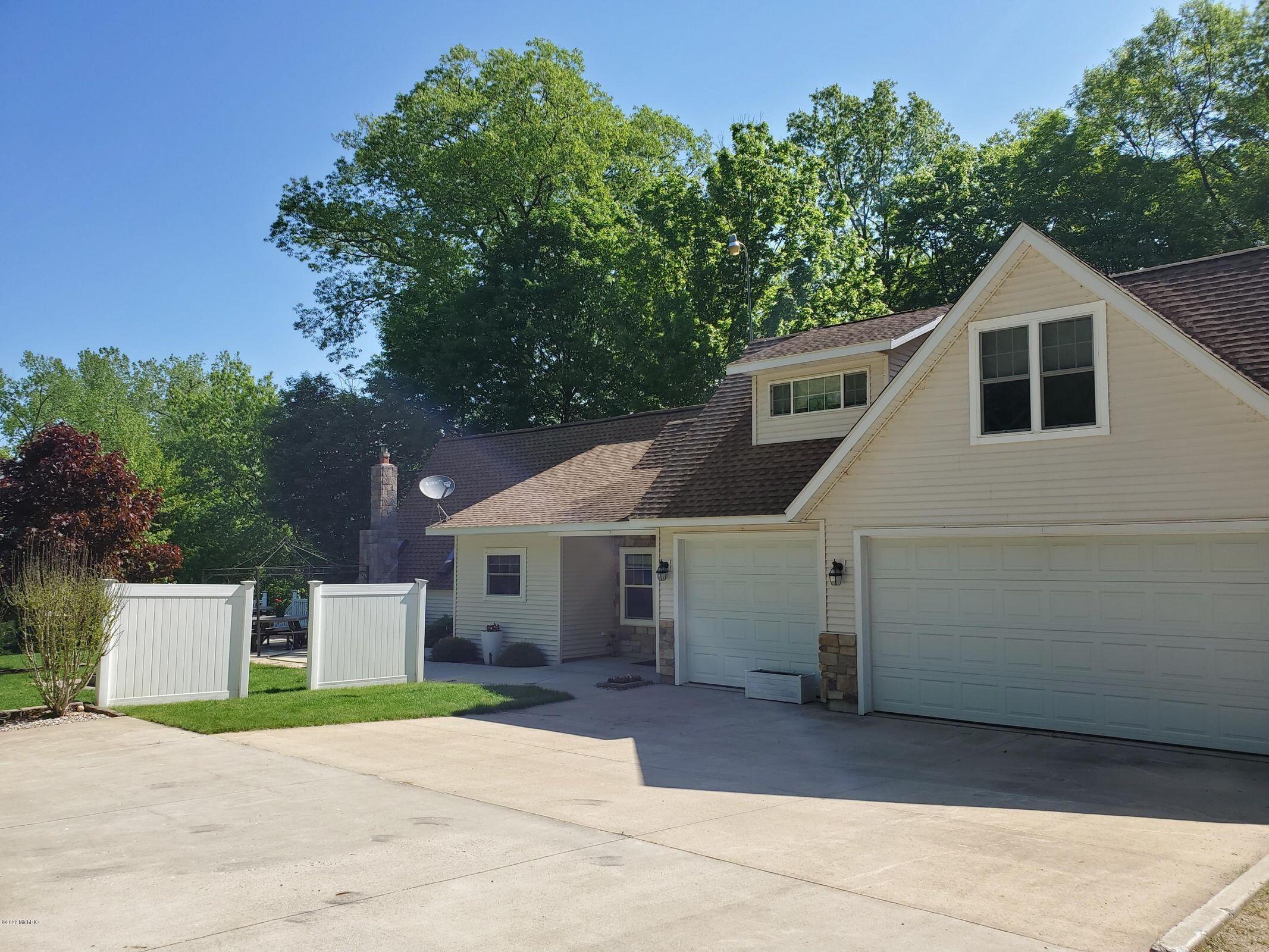 11032 Corey Lake Road Three Rivers, MI 49093 - Photo 39 of 40 Driveway/yard