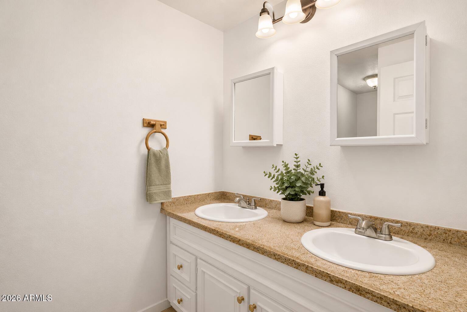 7 South Catalina Street Gilbert, AZ 85233 - Photo 16 of 24 BathRoom 3
