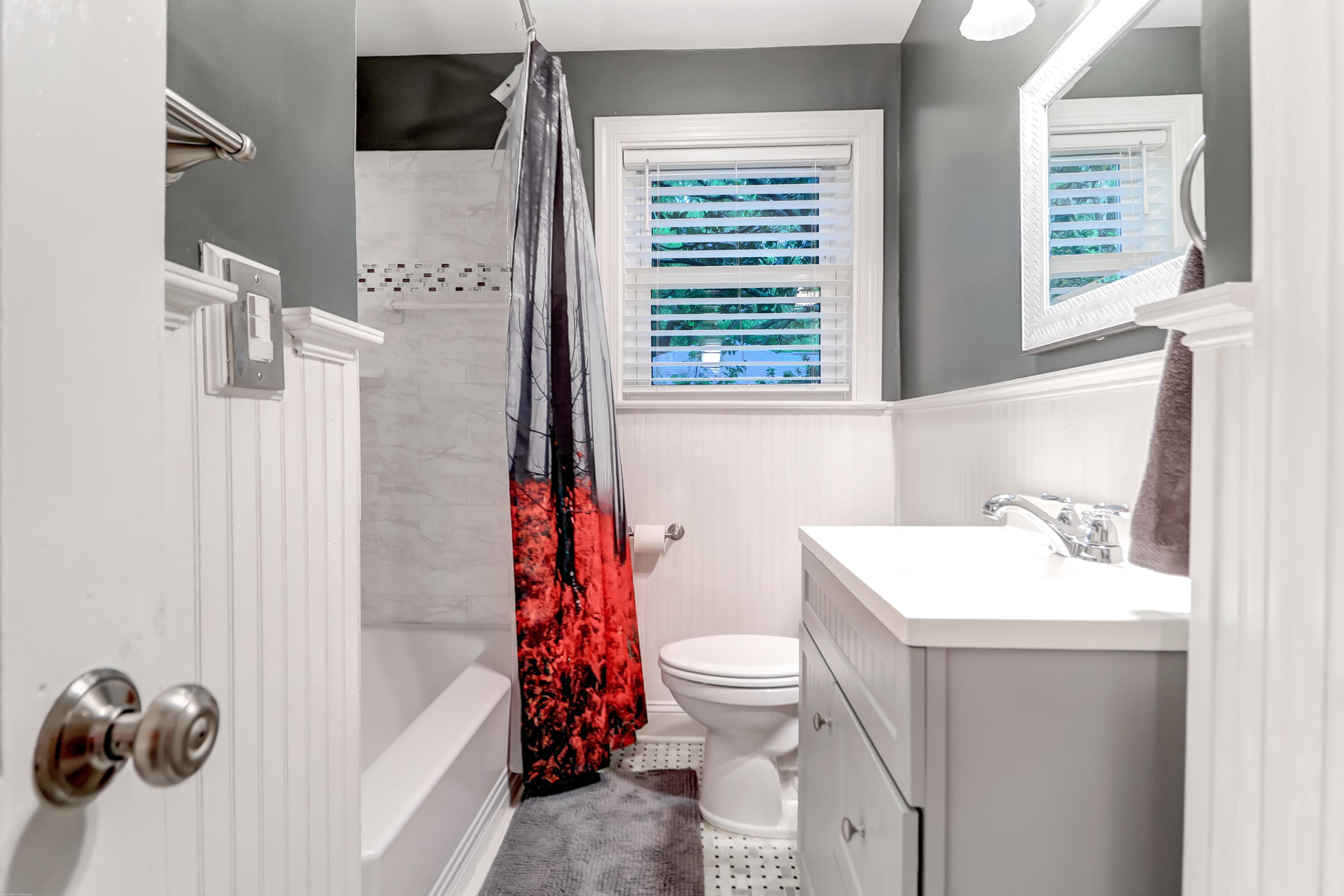 7 Charlestowne Road Charleston, SC 29407 - Photo 18 of 33 Renovated shared bath downstairs