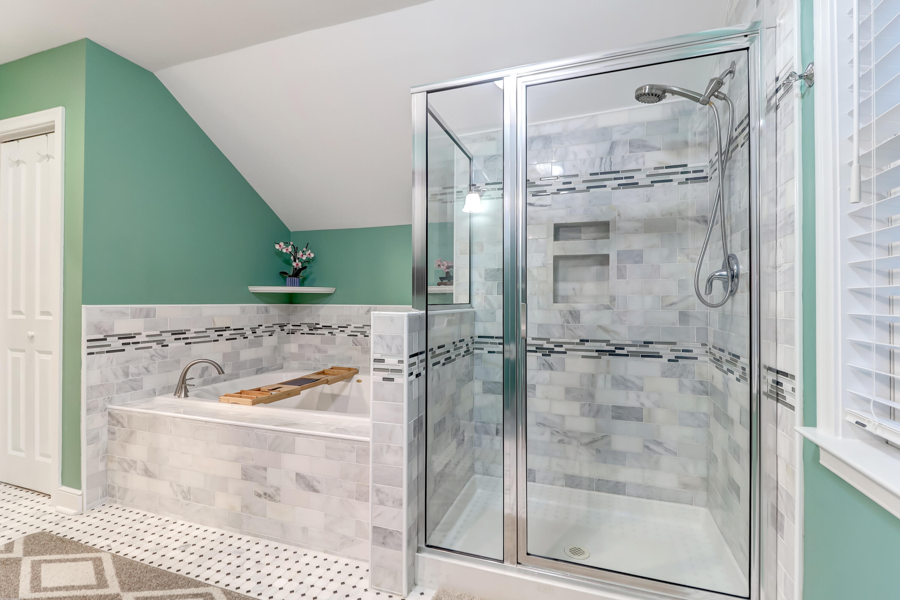 7 Charlestowne Road Charleston, SC 29407 - Photo 26 of 33 Soaking tub and stand alone shower