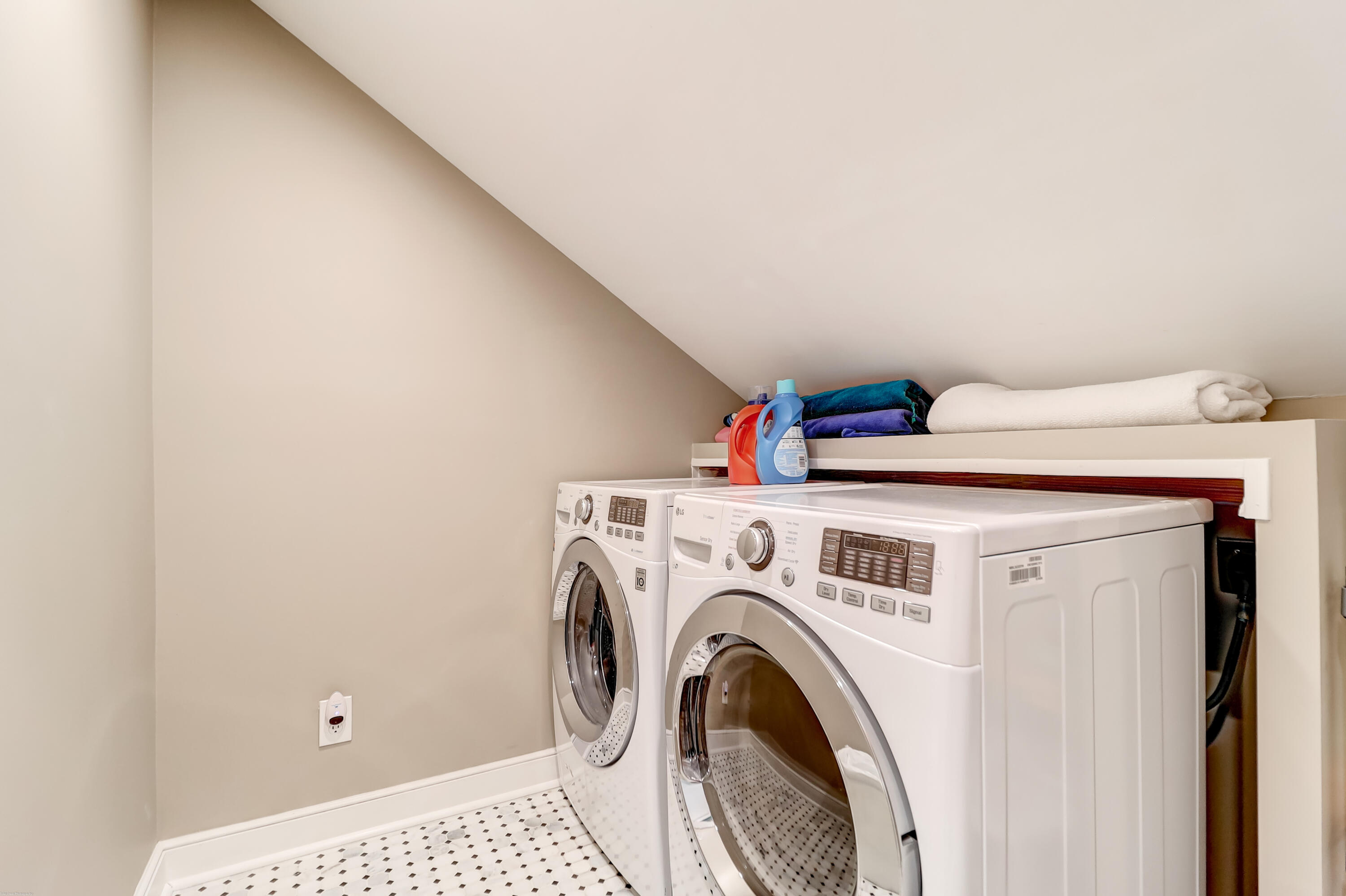 7 Charlestowne Road Charleston, SC 29407 - Photo 27 of 33 Laundry and extra storage