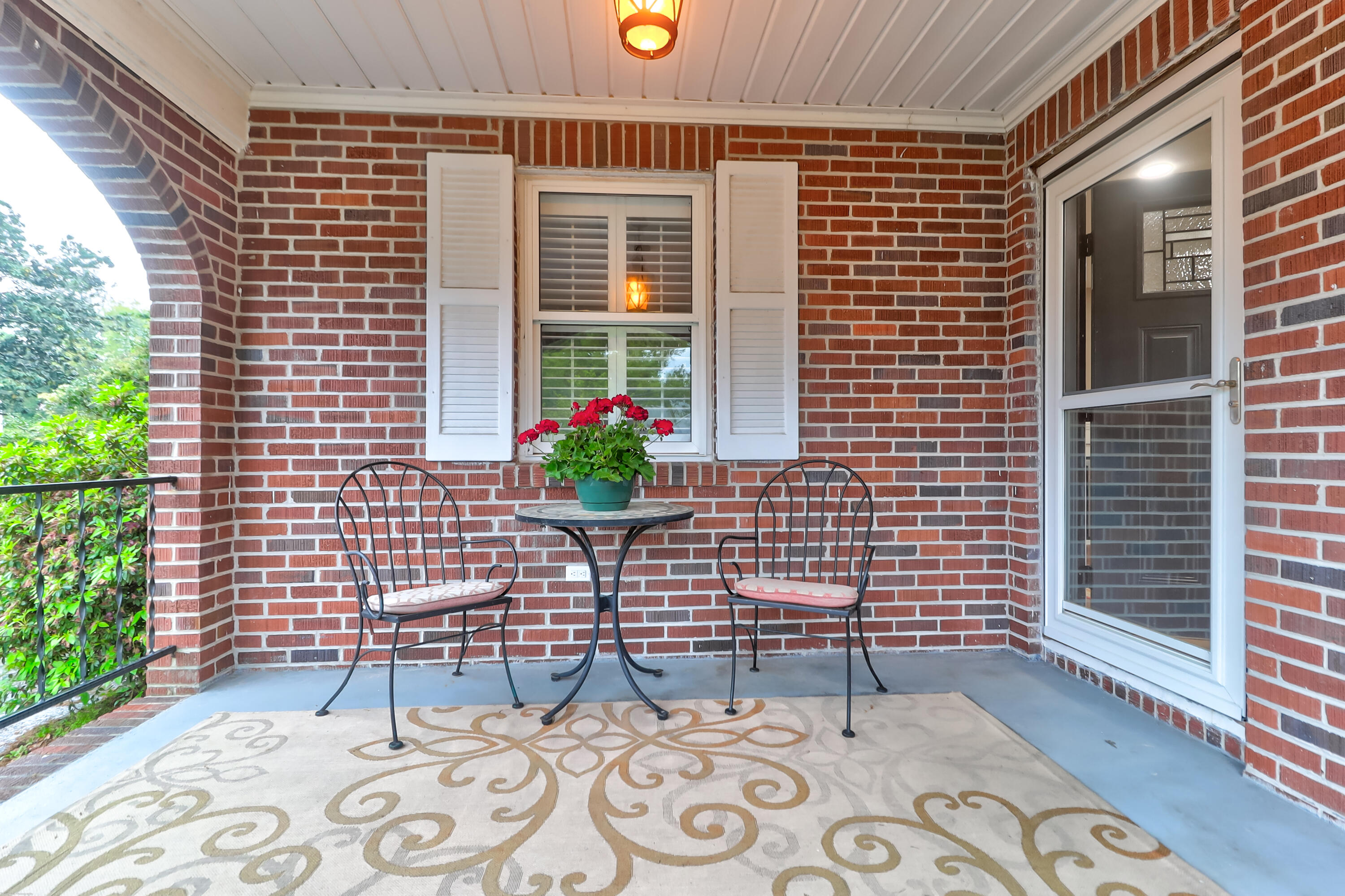 7 Charlestowne Road Charleston, SC 29407 - Photo 3 of 33 Inviting front porch