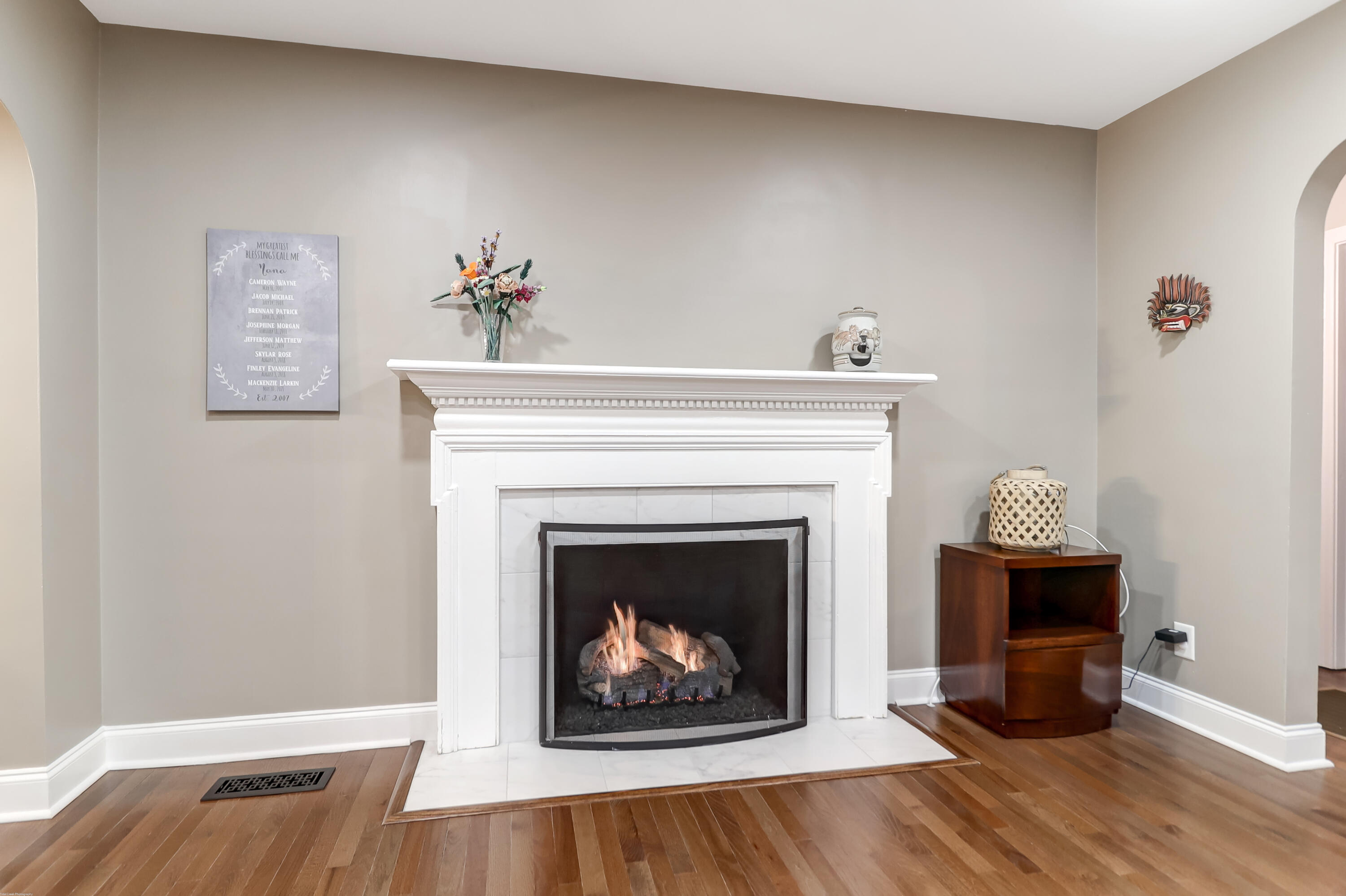 7 Charlestowne Road Charleston, SC 29407 - Photo 6 of 33 Gas fireplace with remote control