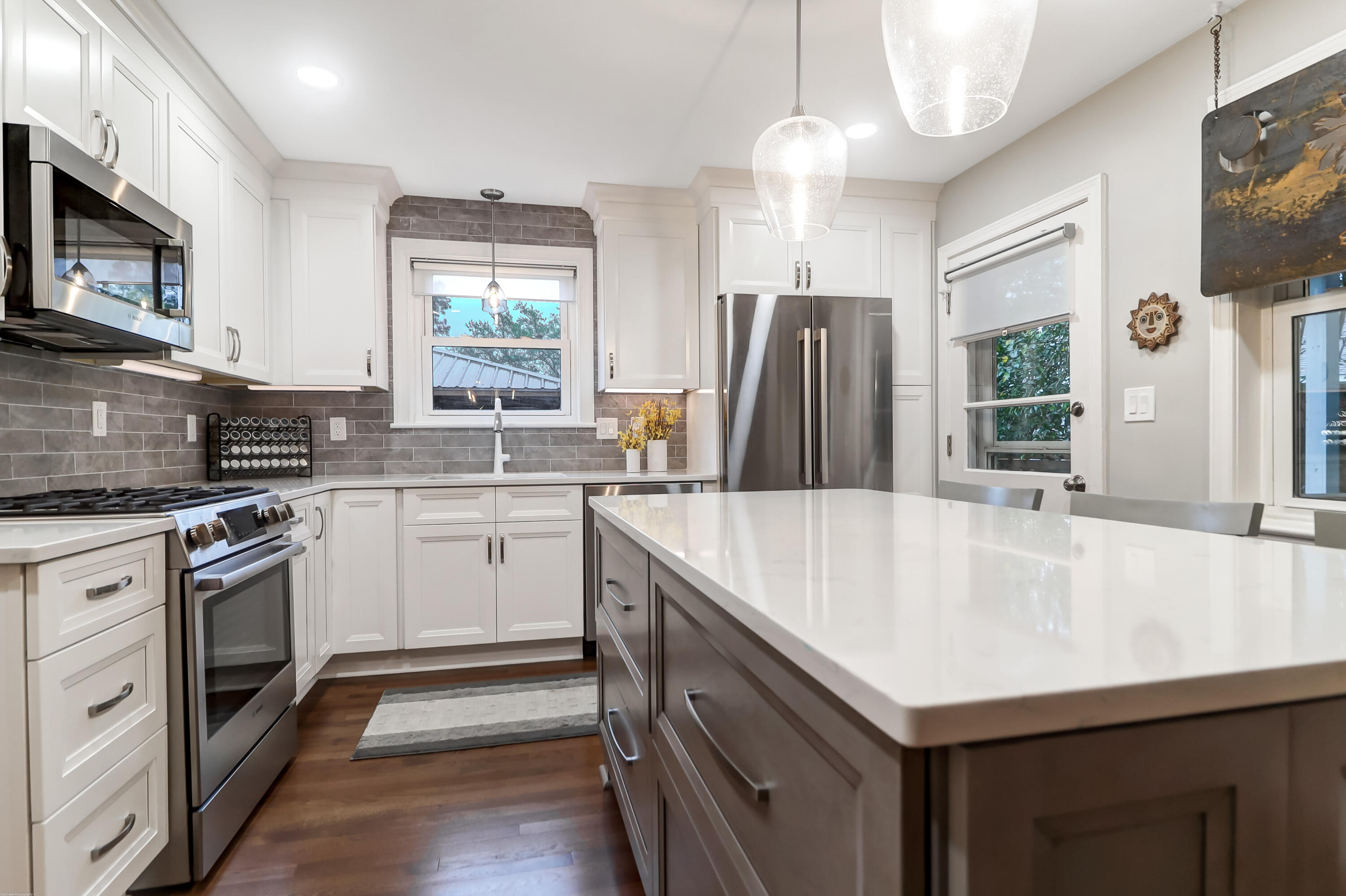 7 Charlestowne Road Charleston, SC 29407 - Photo 10 of 33 Soft close cabinets,and quartz counters