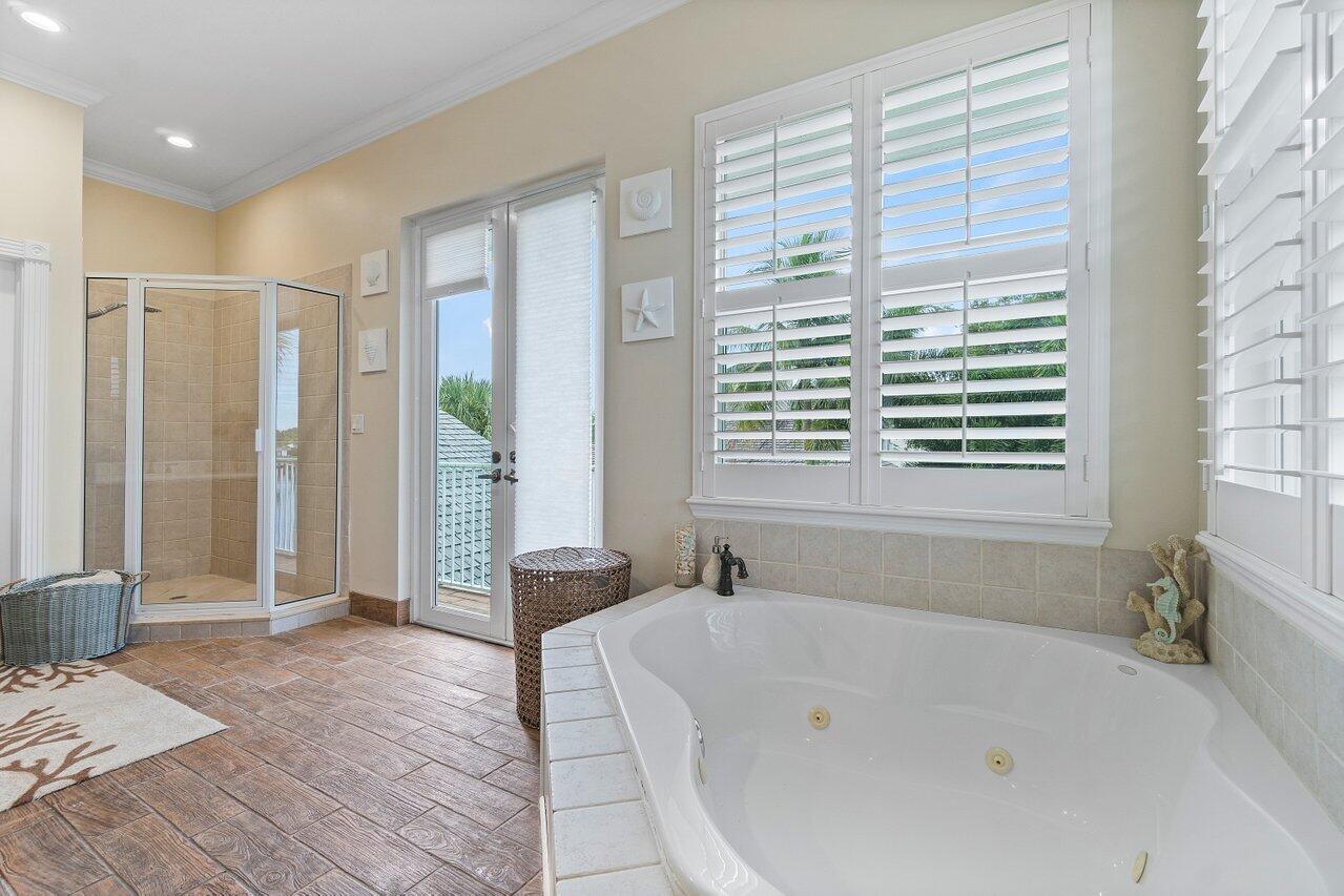 18779 Southeast River Ridge Road Tequesta, FL 33469 - Photo 32 of 62 Upstairs Primary Bath