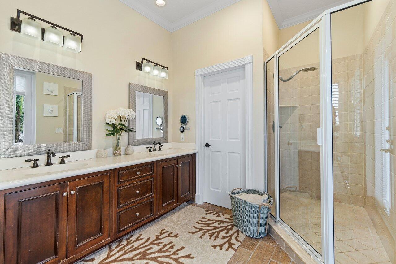 18779 Southeast River Ridge Road Tequesta, FL 33469 - Photo 33 of 62 Upstairs Primary Bath