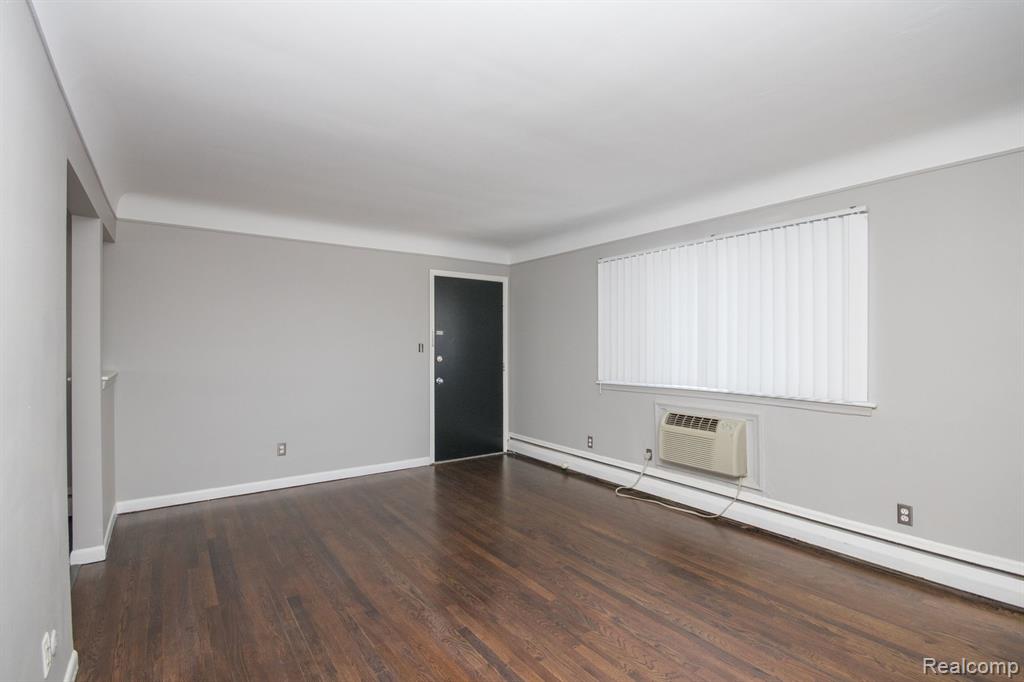 629 West Maple Road, Unit 14 Clawson, MI 48017 - Photo 4 of 27
