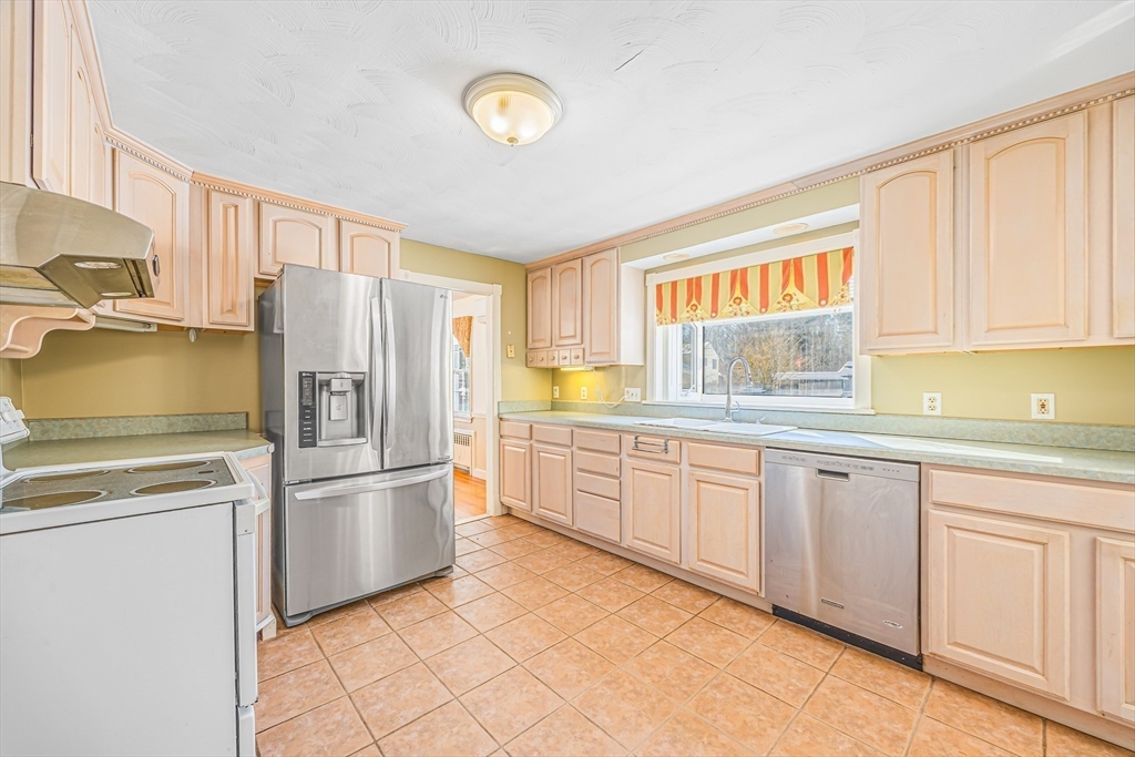 120 Bridle Path Road Springfield, MA 01118 - Photo 12 of 32