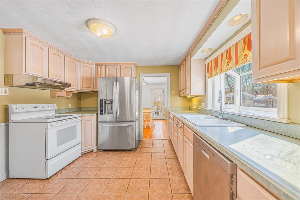 120 Bridle Path Road Springfield, MA 01118 - Photo 13 of 32