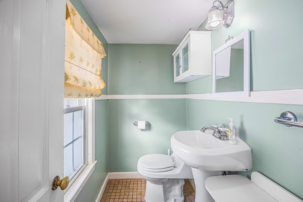 120 Bridle Path Road Springfield, MA 01118 - Photo 15 of 32