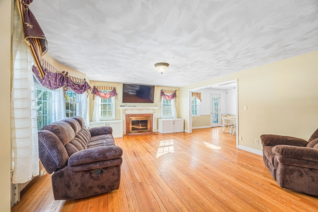 120 Bridle Path Road Springfield, MA 01118 - Photo 4 of 32