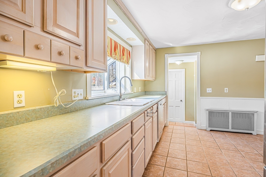 120 Bridle Path Road Springfield, MA 01118 - Photo 10 of 32