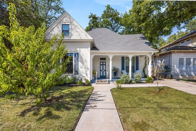 $329,900 | 309 East Franklin Street, Hillsboro, TX 76645