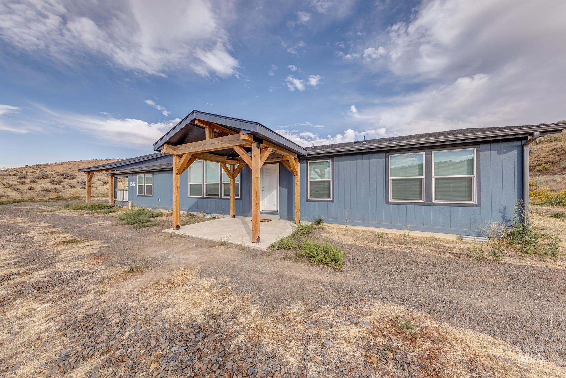 1587 Gentry Lane Weiser, ID 83672 - Photo 4 of 41 View of front of home with a patio