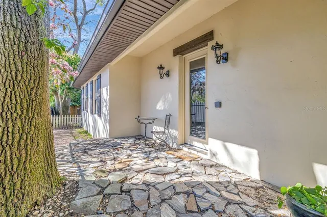an aerial view of residential house and lake