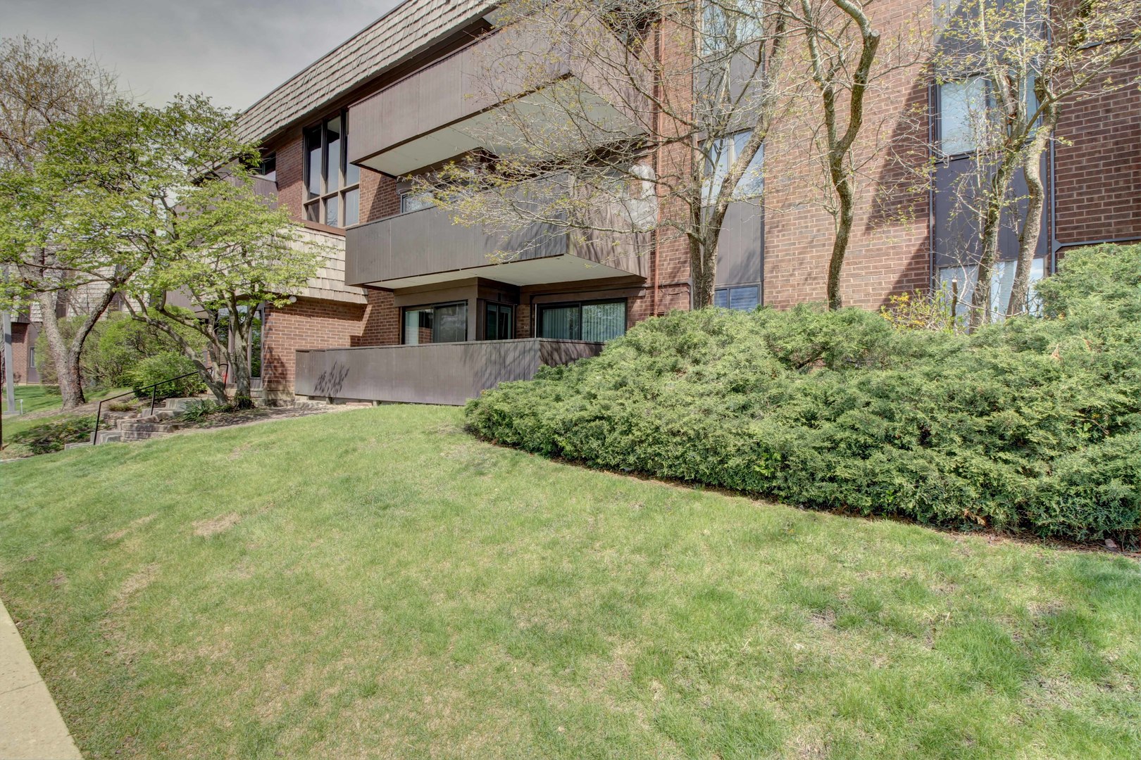 548 Timber Ridge Drive, Unit 106 Carol Stream, IL 60188 - Photo 2 of 24